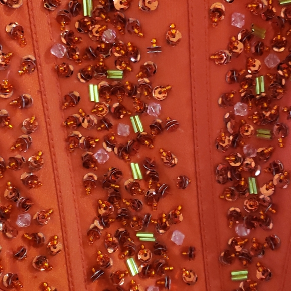 Beautful red dress - Picture 3 of 8